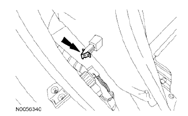Fig. 38: Applying Pinch-Weld Primer